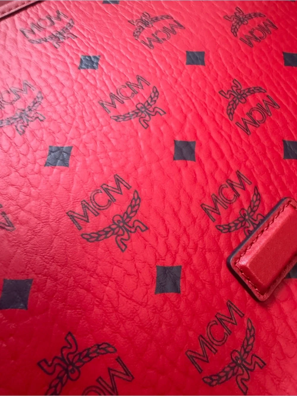 MCM Aren Messenger Bag Full Inclusion